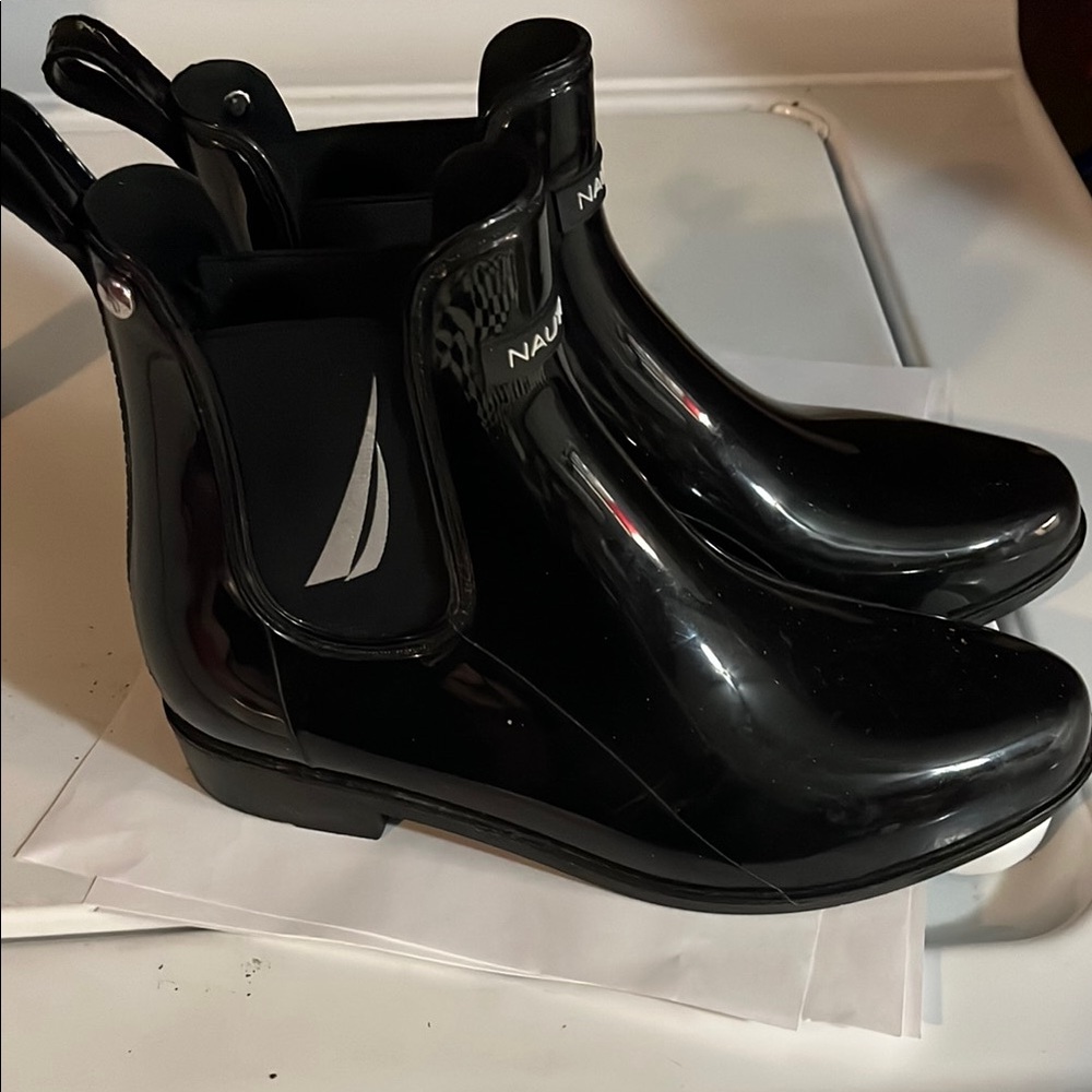 Size 8.5 Nautica Rain Boots